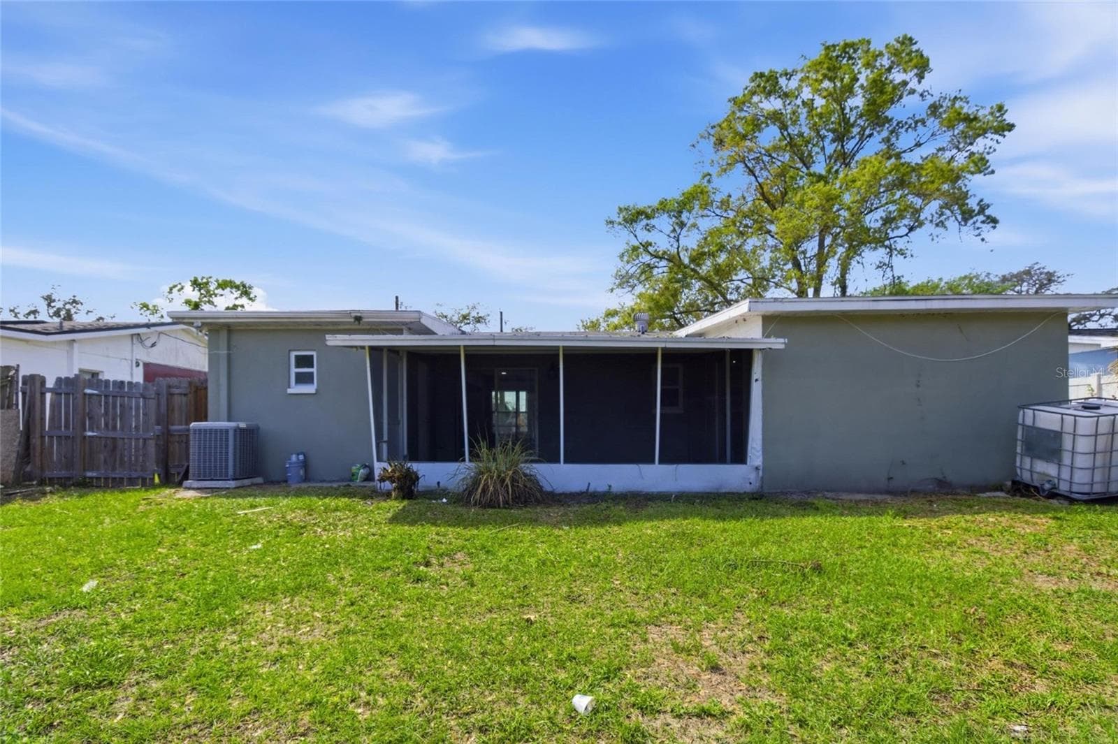 Single Family Residence at 8609 CHINABERRY DR, TAMPA, photo 6 of 32