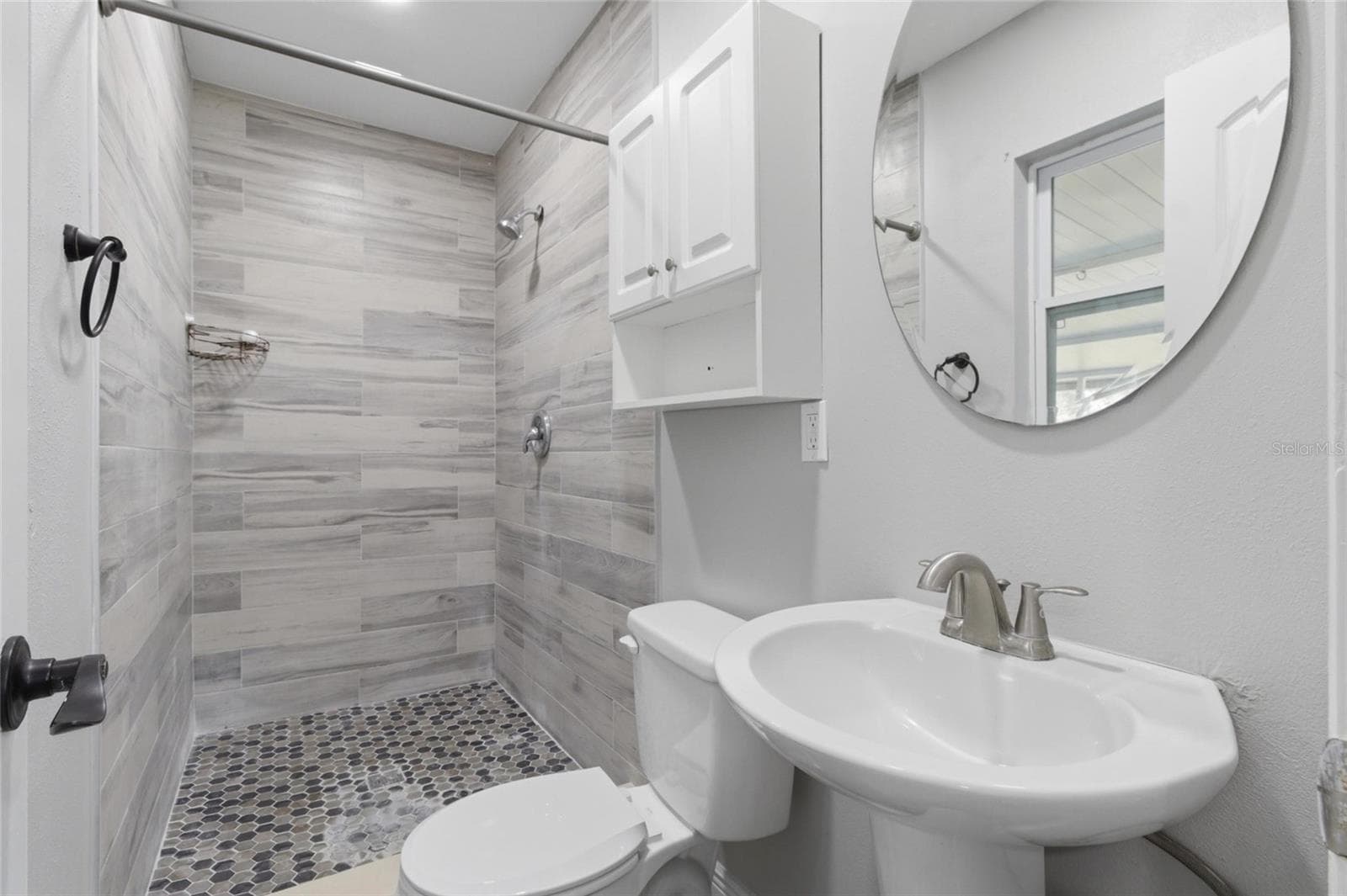 Single Family Residence at 8609 CHINABERRY DR, TAMPA, photo 11 of 32