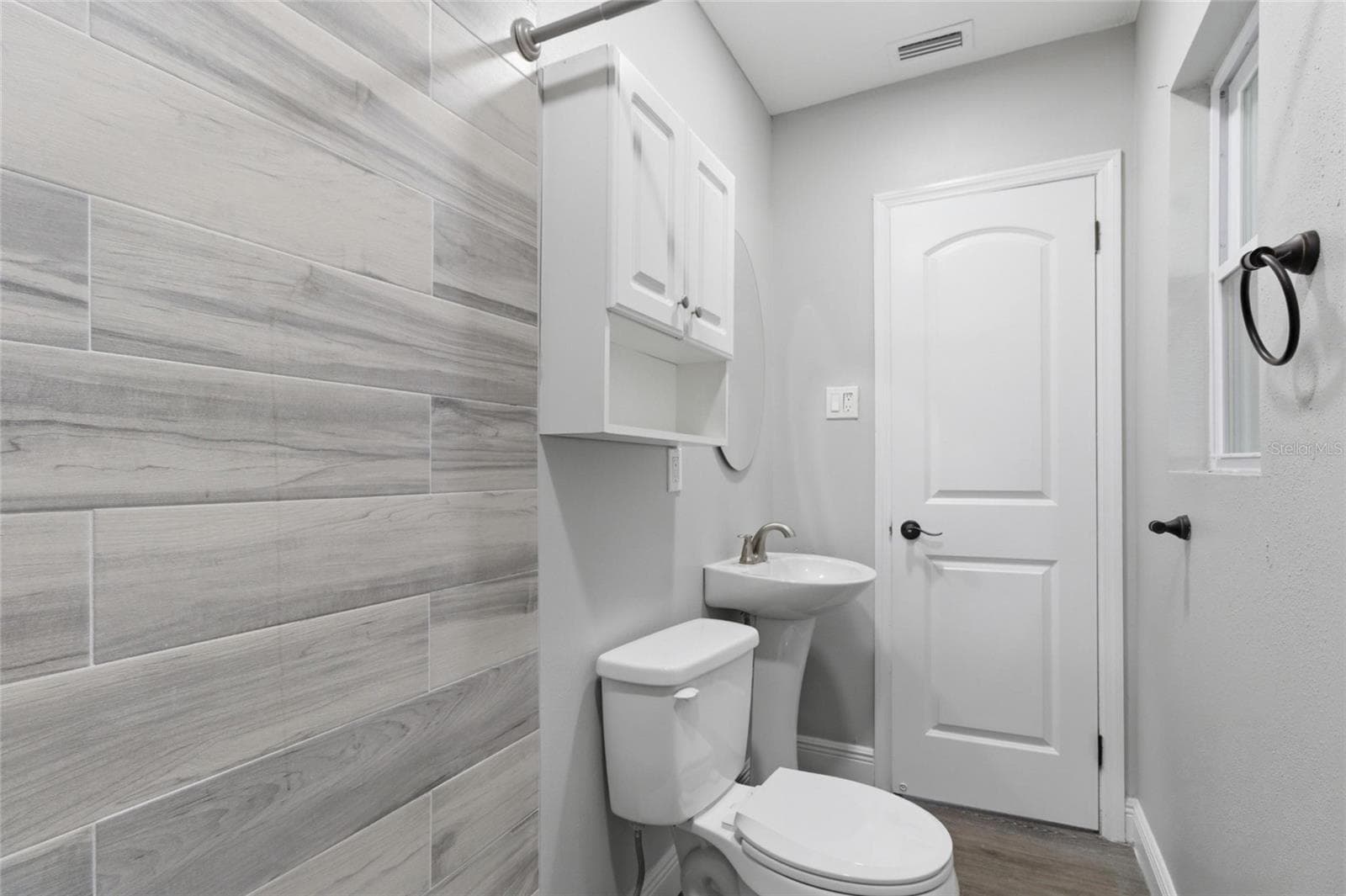 Single Family Residence at 8609 CHINABERRY DR, TAMPA, photo 12 of 32