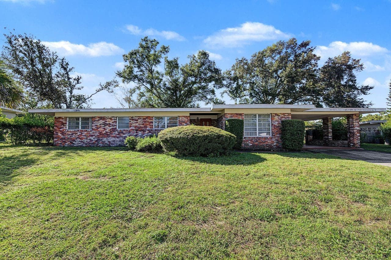 Front view - 211 DRUID HILLS RD, TEMPLE TERRACE