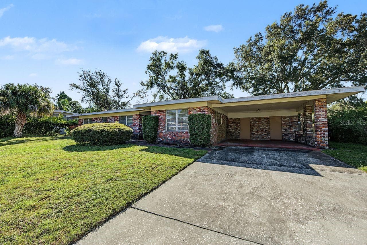 Front view - 211 DRUID HILLS RD, TEMPLE TERRACE