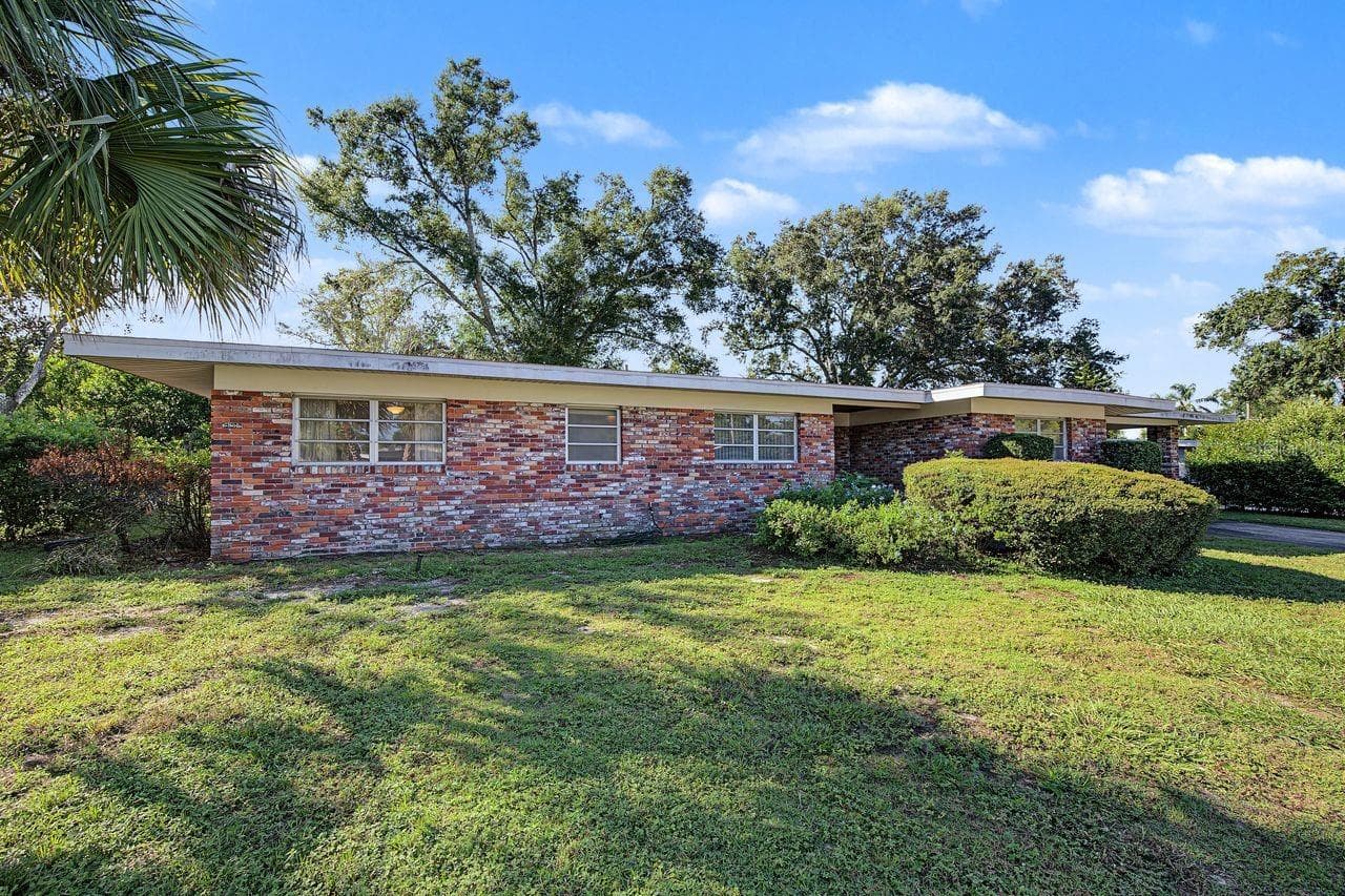 Front view - 211 DRUID HILLS RD, TEMPLE TERRACE