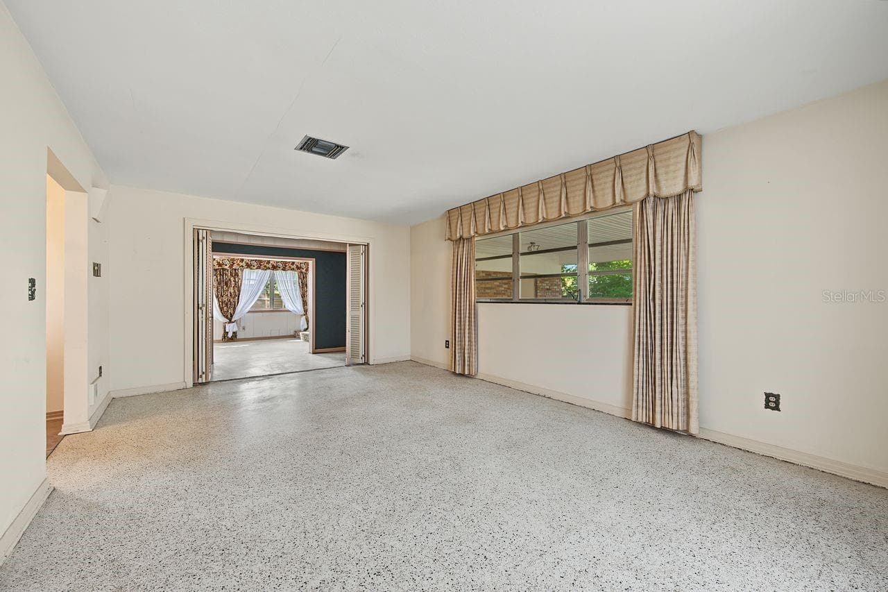 living room - 211 DRUID HILLS RD, TEMPLE TERRACE
