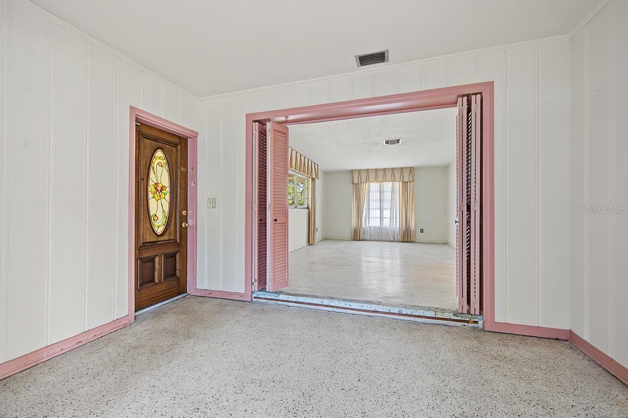 living room - 211 DRUID HILLS RD, TEMPLE TERRACE