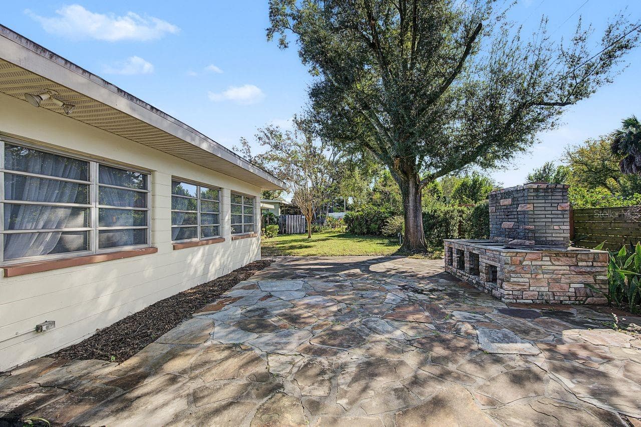 backyard - 211 DRUID HILLS RD, TEMPLE TERRACE