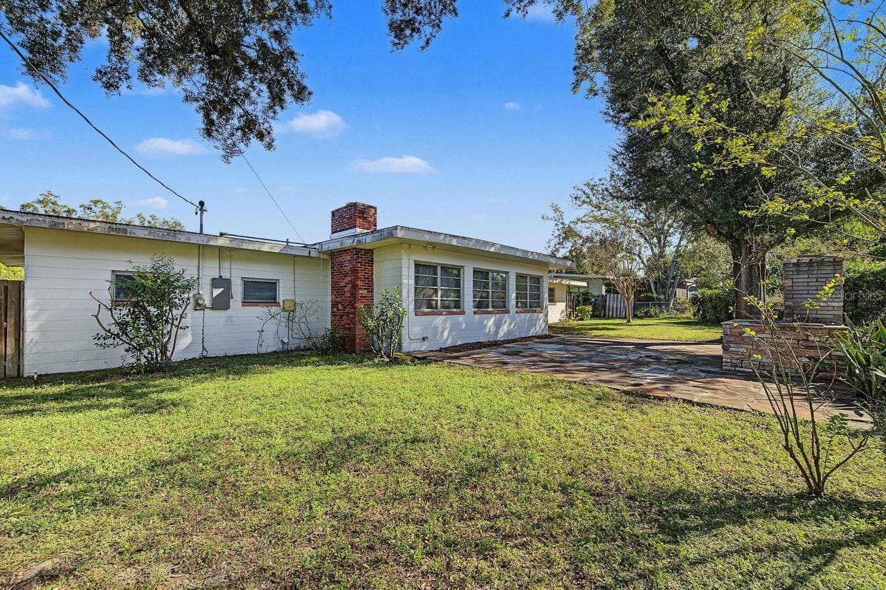 backyard - 211 DRUID HILLS RD, TEMPLE TERRACE