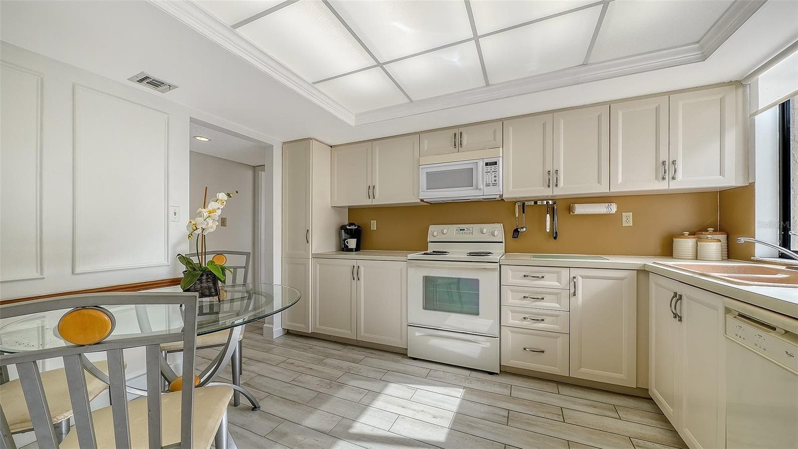 Condominium at 6287 MIDNIGHT PASS RD #103, SARASOTA, photo 12 of 36