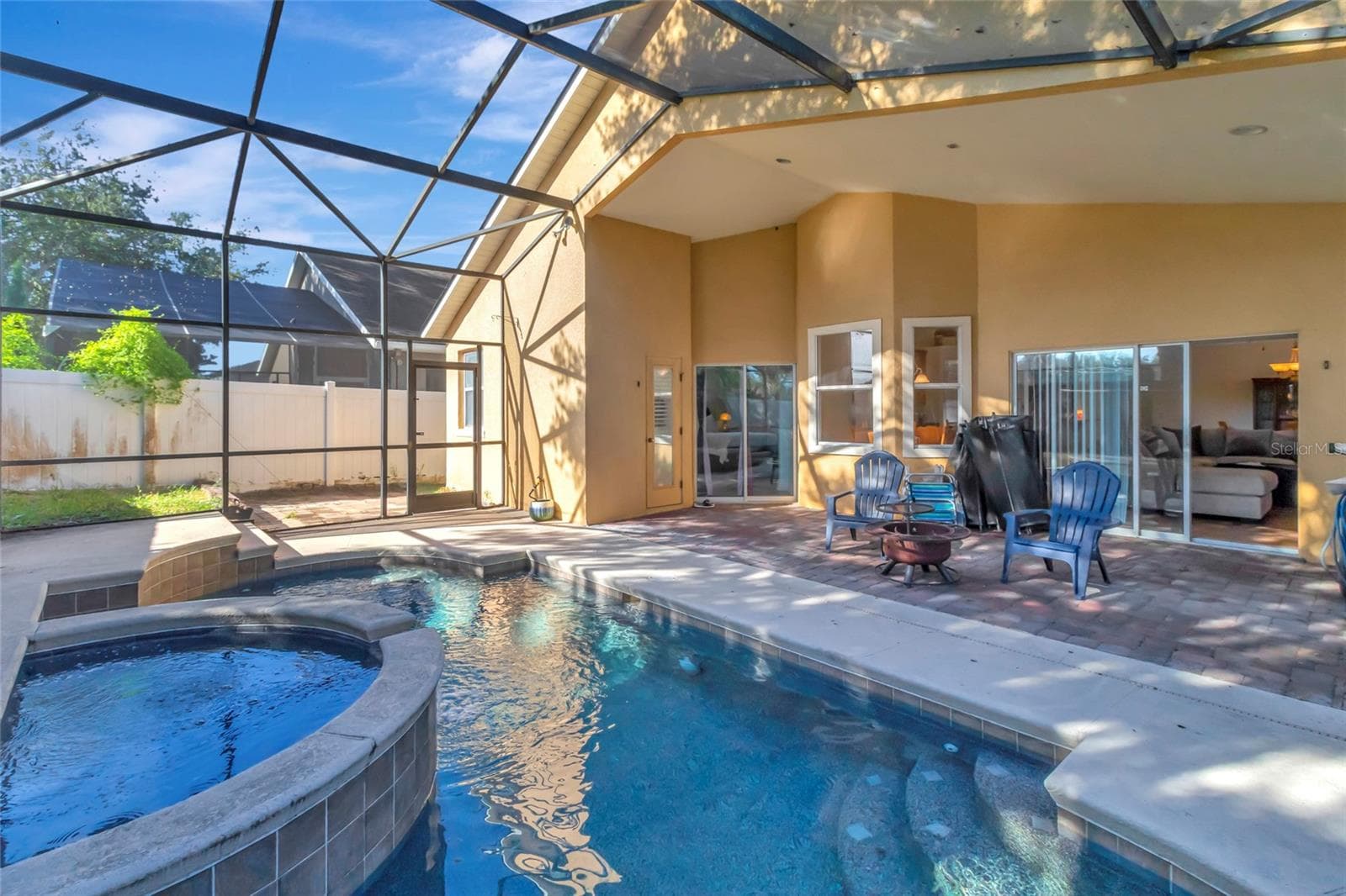 Large poolside patio - 4877 GRASSY KNOLL DR, TAVARES