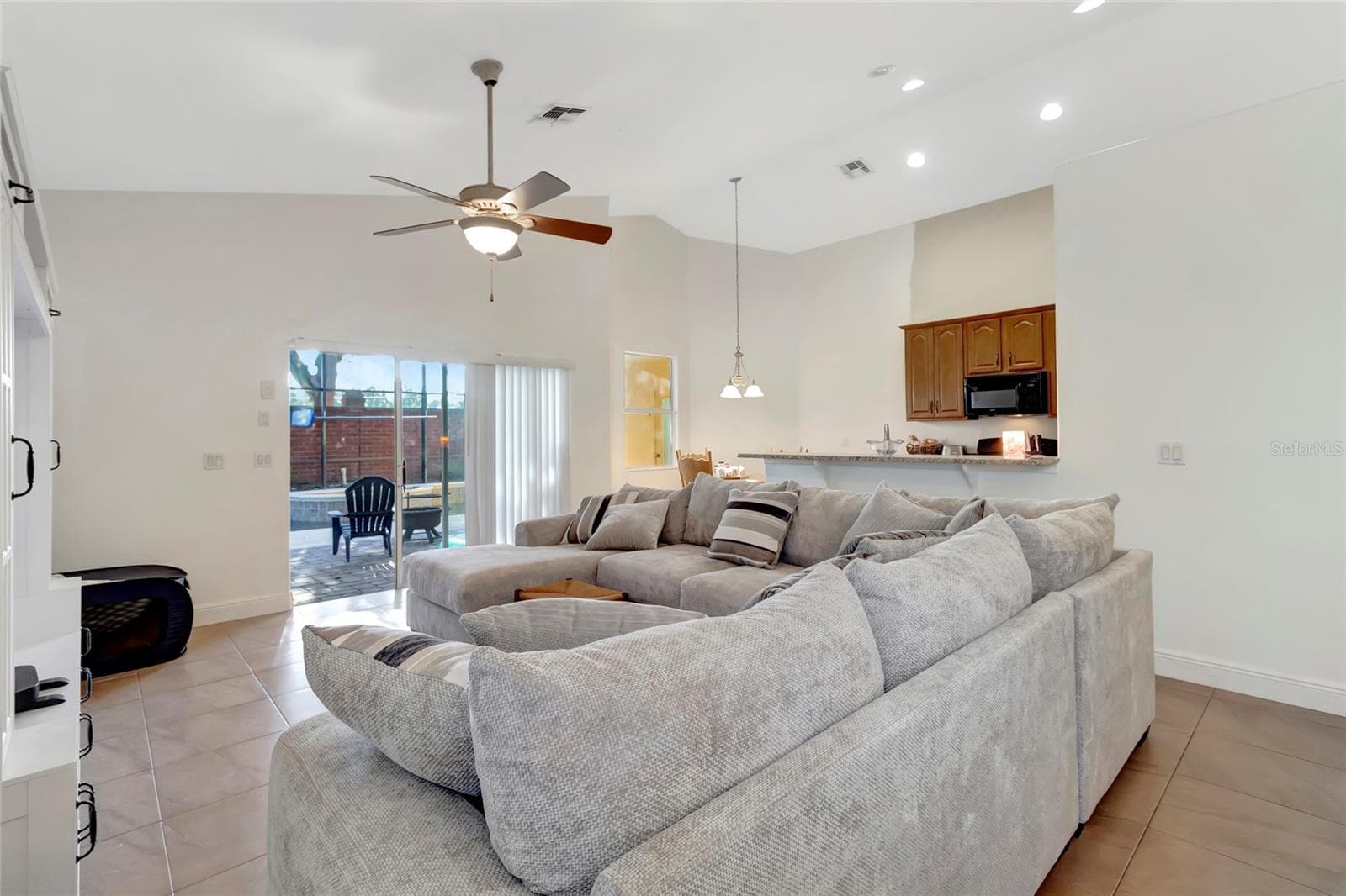Ceiling fans and Open floor plan - 4877 GRASSY KNOLL DR, TAVARES