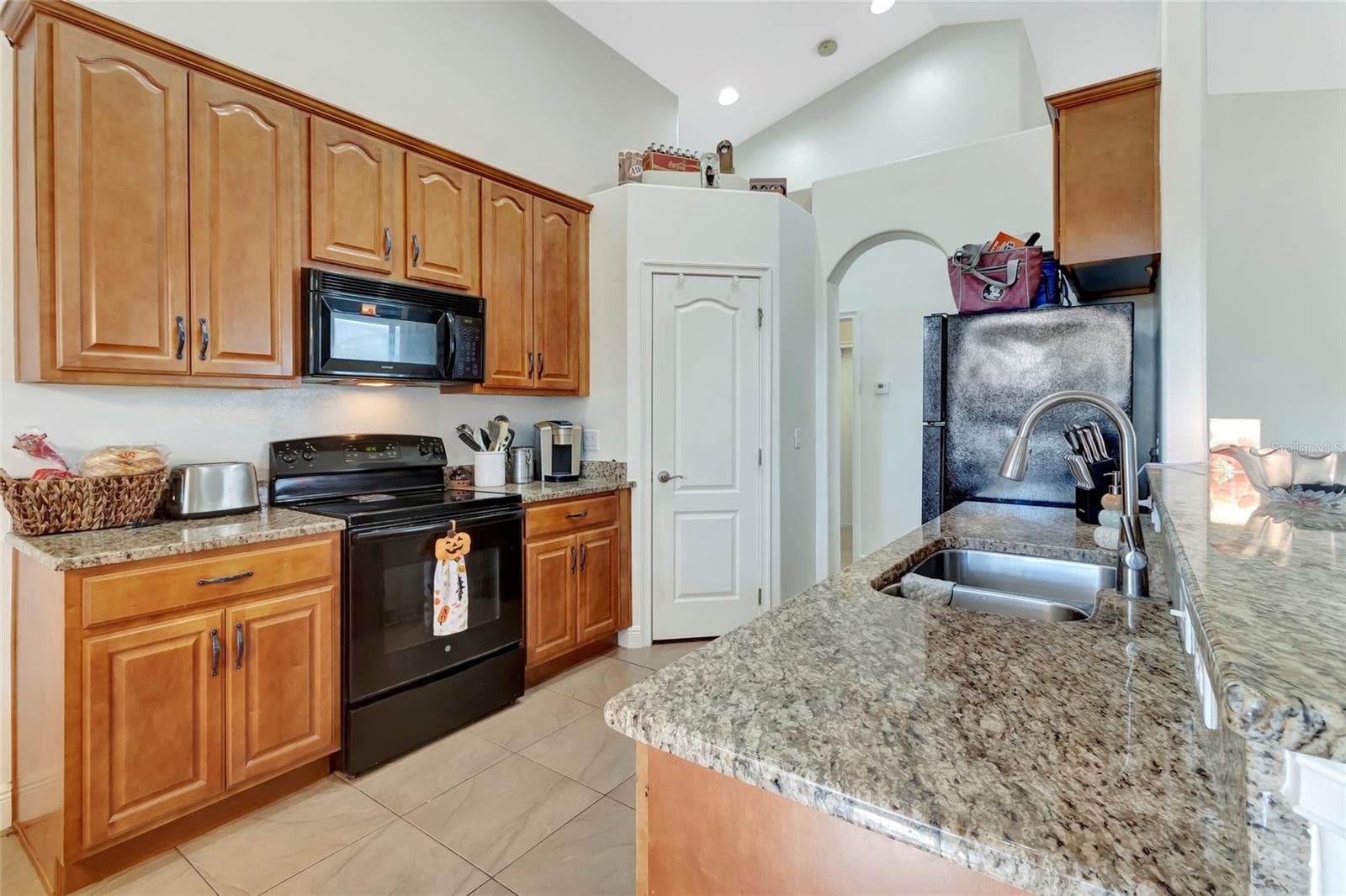 Solid surface counter tops - 4877 GRASSY KNOLL DR, TAVARES