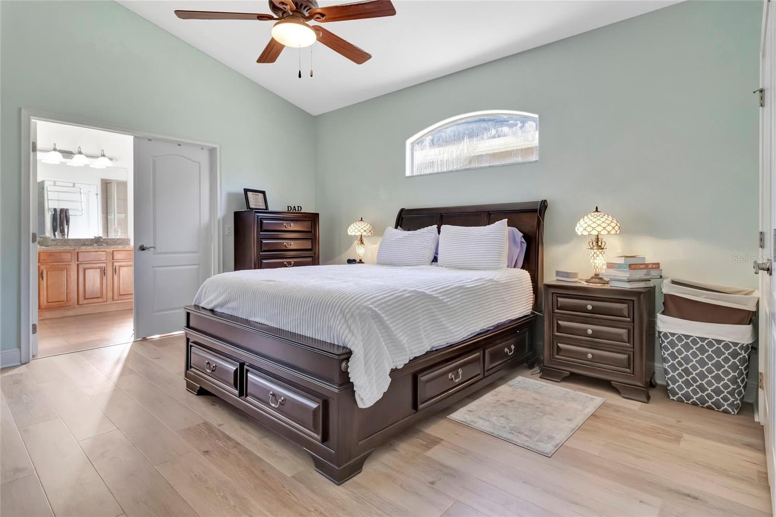 High ceilings and ceiling fans - 4877 GRASSY KNOLL DR, TAVARES
