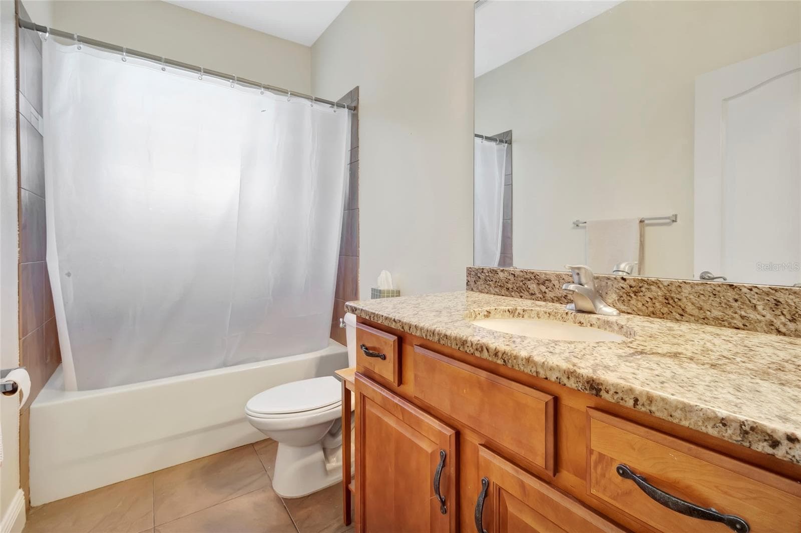 Guest bathroom - 4877 GRASSY KNOLL DR, TAVARES