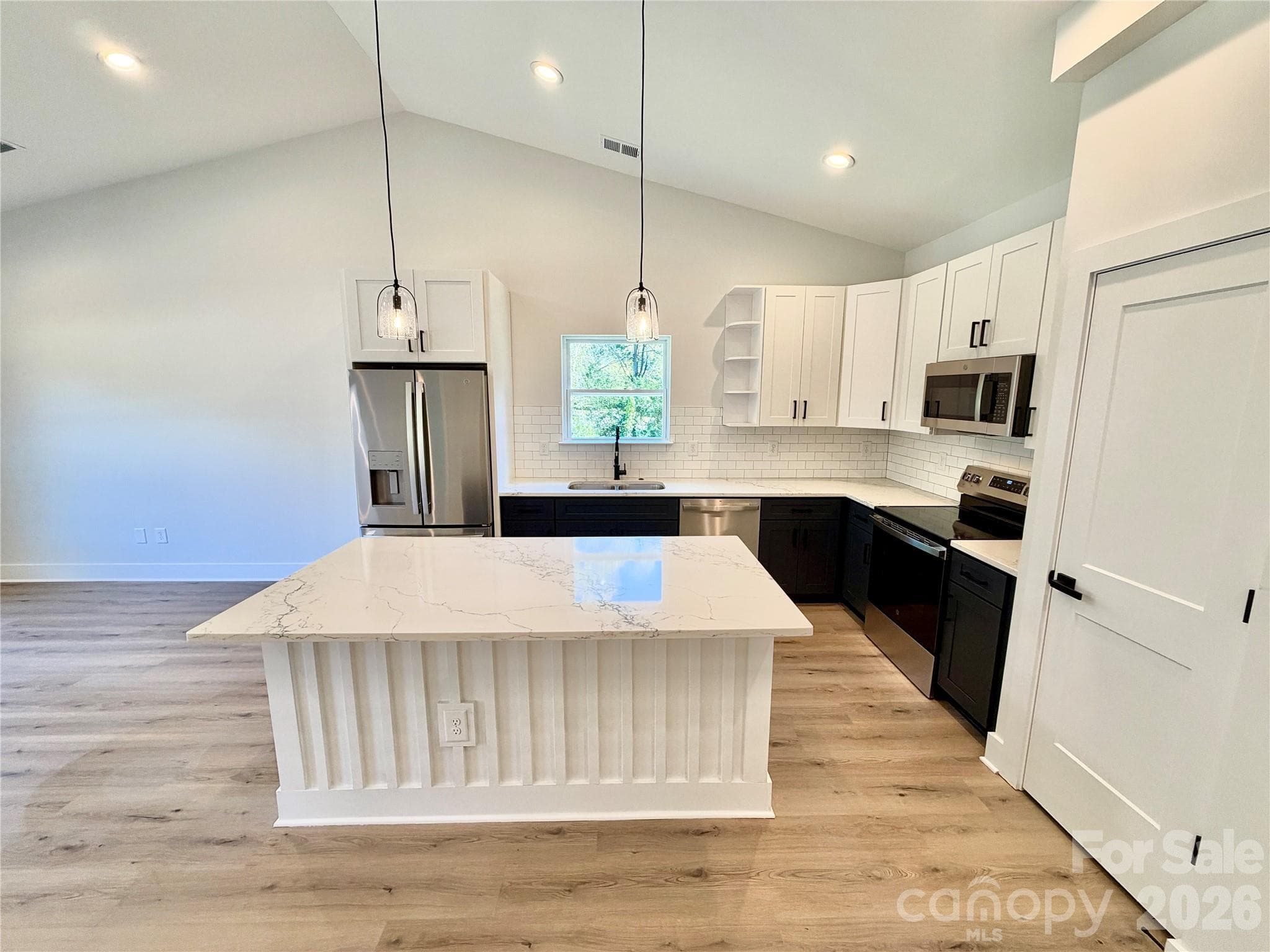 Single Family Residence at 610 E Robinson Street, Dallas, photo 4 of 20