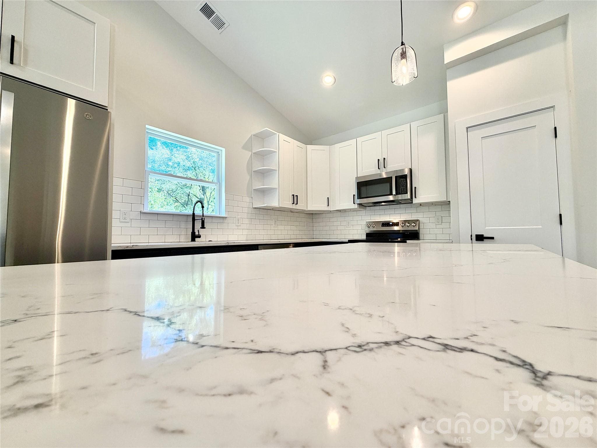 Single Family Residence at 610 E Robinson Street, Dallas, photo 9 of 20