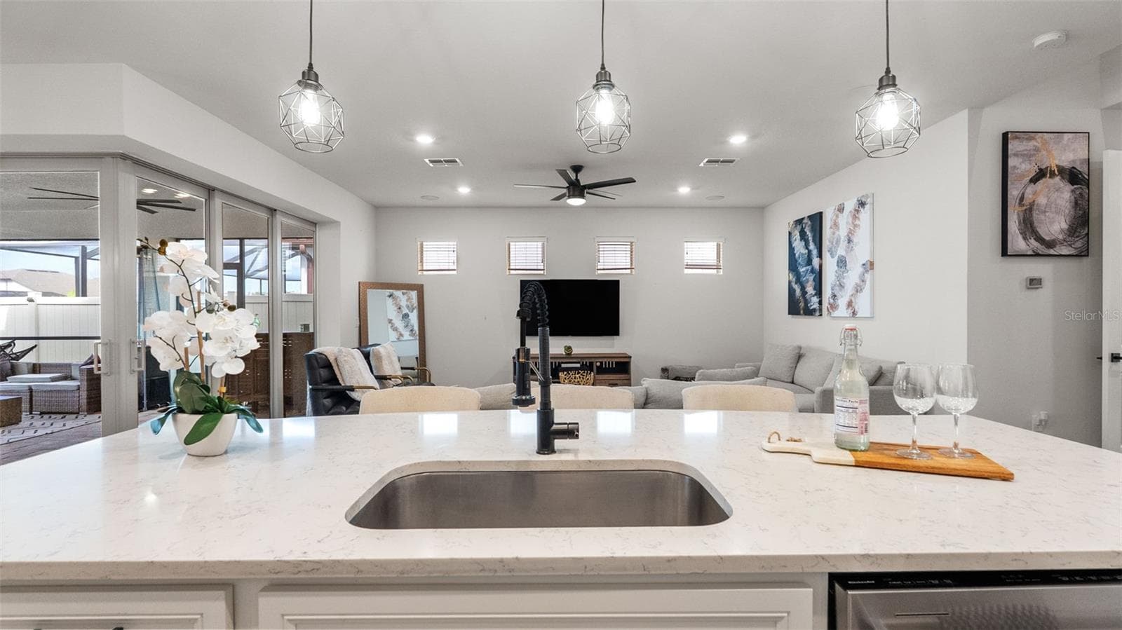 Kitchen: Open Floor Plan, Abundance Of Natural Light - 19234 MOSSY PINE DR, TAMPA