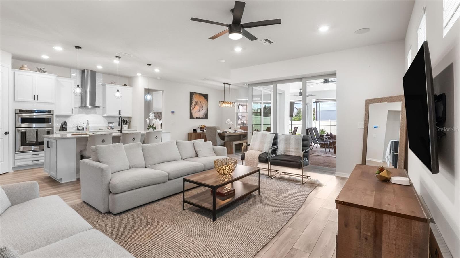Living Room: 90-Degree Corner Sliding Glass Doors - 19234 MOSSY PINE DR, TAMPA