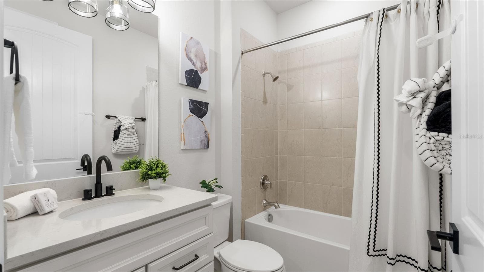 Full Bathroom Two - 19234 MOSSY PINE DR, TAMPA
