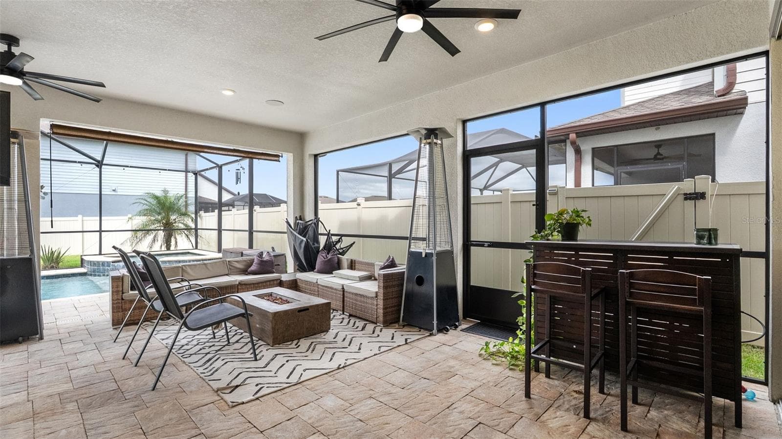 Lanai: Covered Seating Area - 19234 MOSSY PINE DR, TAMPA