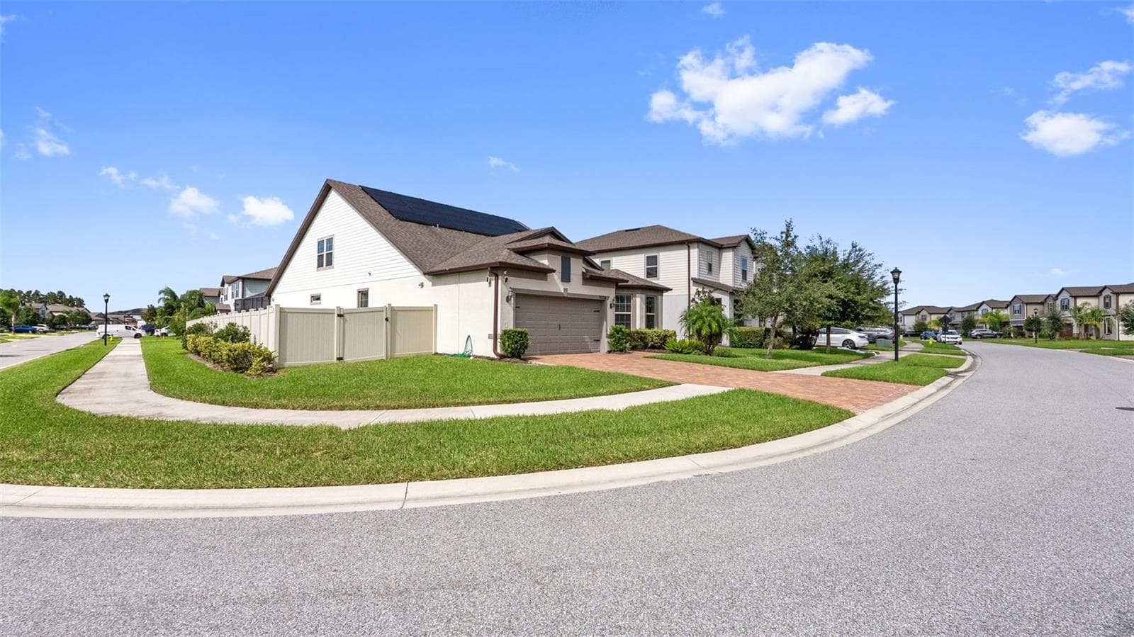 Exterior Side View - 19234 MOSSY PINE DR, TAMPA