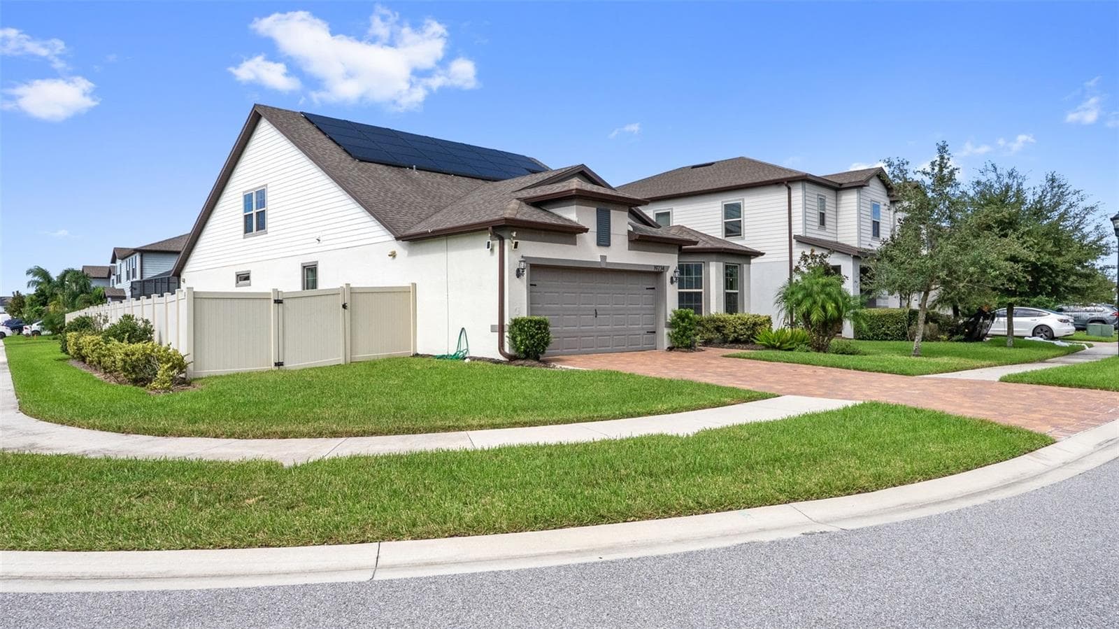 Exterior Side View - 19234 MOSSY PINE DR, TAMPA