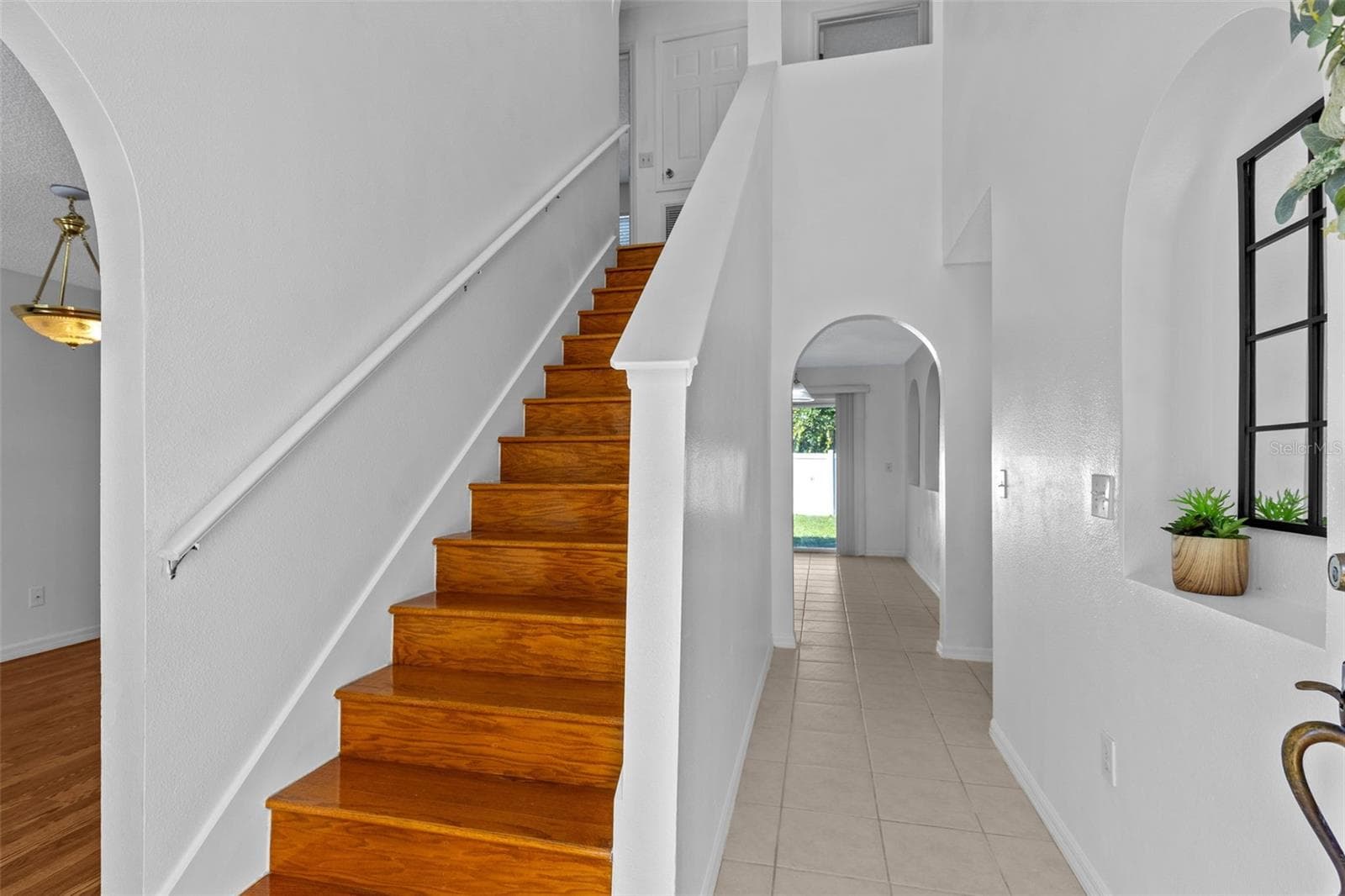 Grand Inviting Entry - 1316 HONEY RD, APOPKA