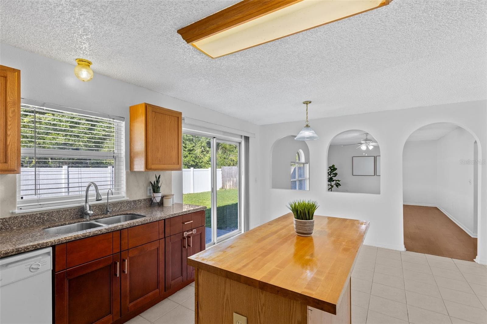 Overlooks Large Backyard - 1316 HONEY RD, APOPKA