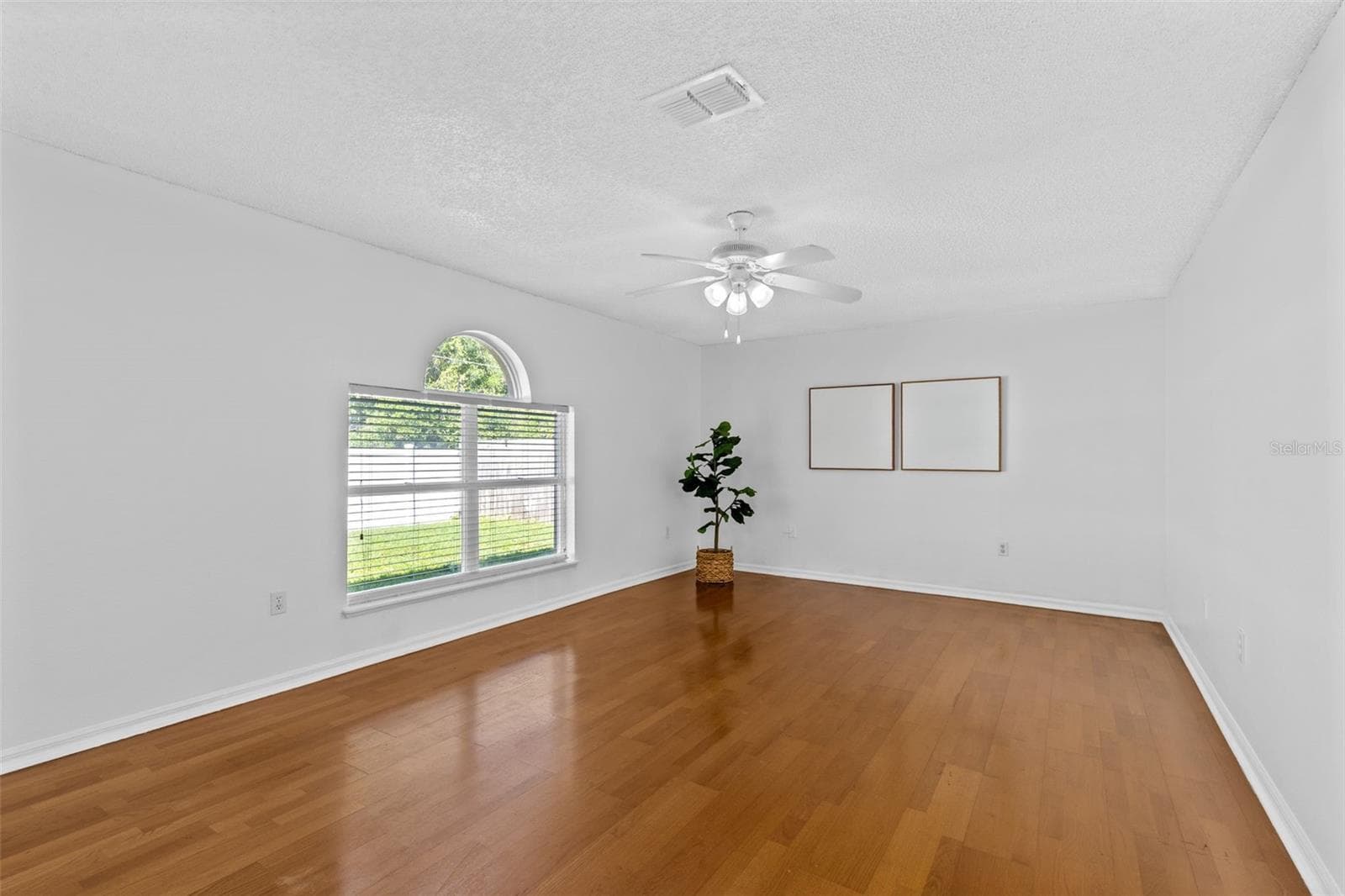Spacious Living Room - 1316 HONEY RD, APOPKA