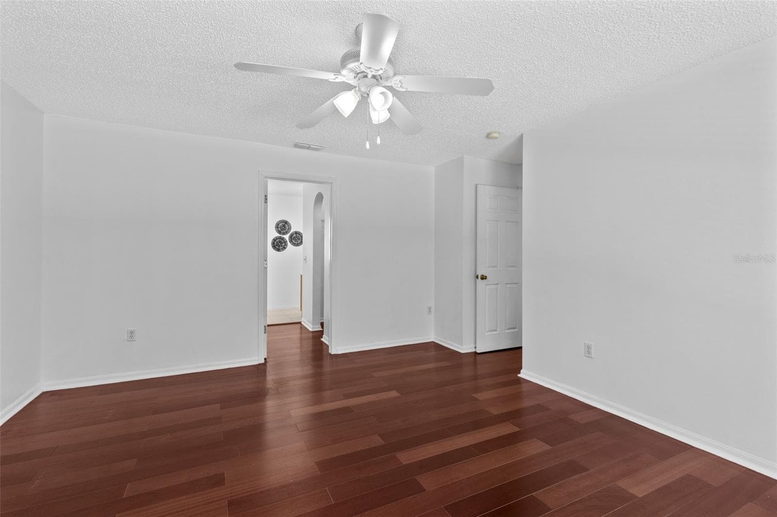 Primary Bedroom to Ensuite Bath - 1316 HONEY RD, APOPKA