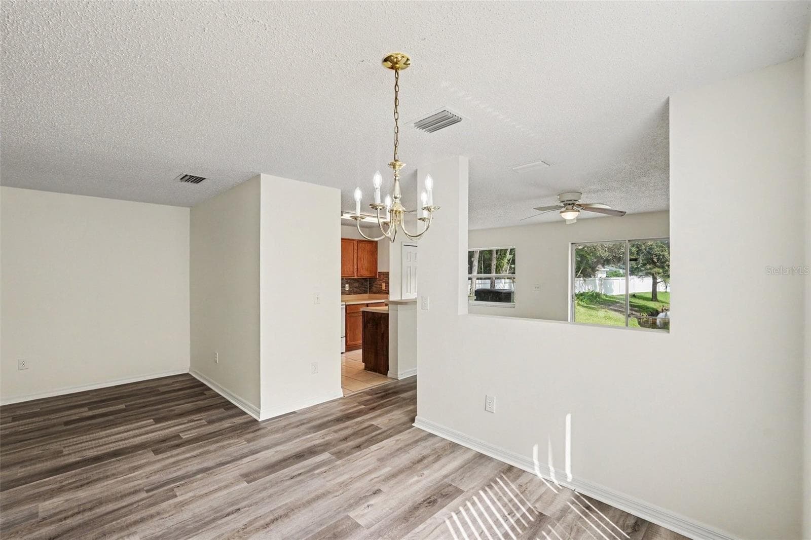 Townhouse at 8419 EDGEWATER PLACE BLVD, TAMPA, photo 10 of 33