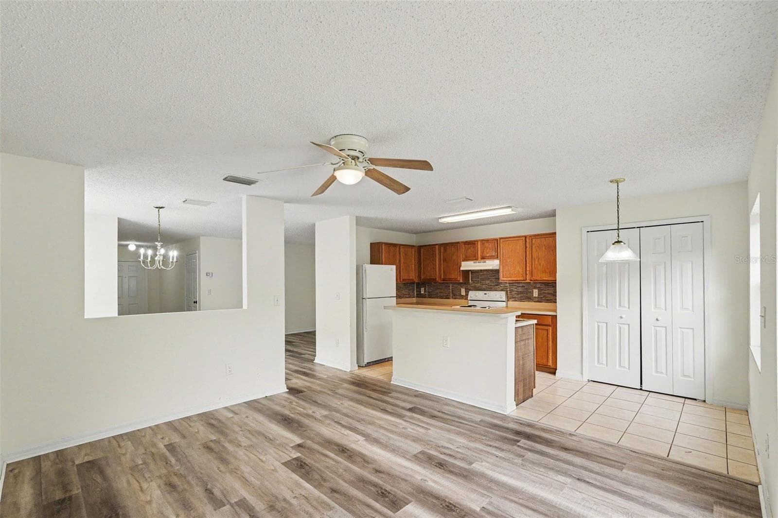 Townhouse at 8419 EDGEWATER PLACE BLVD, TAMPA, photo 11 of 33