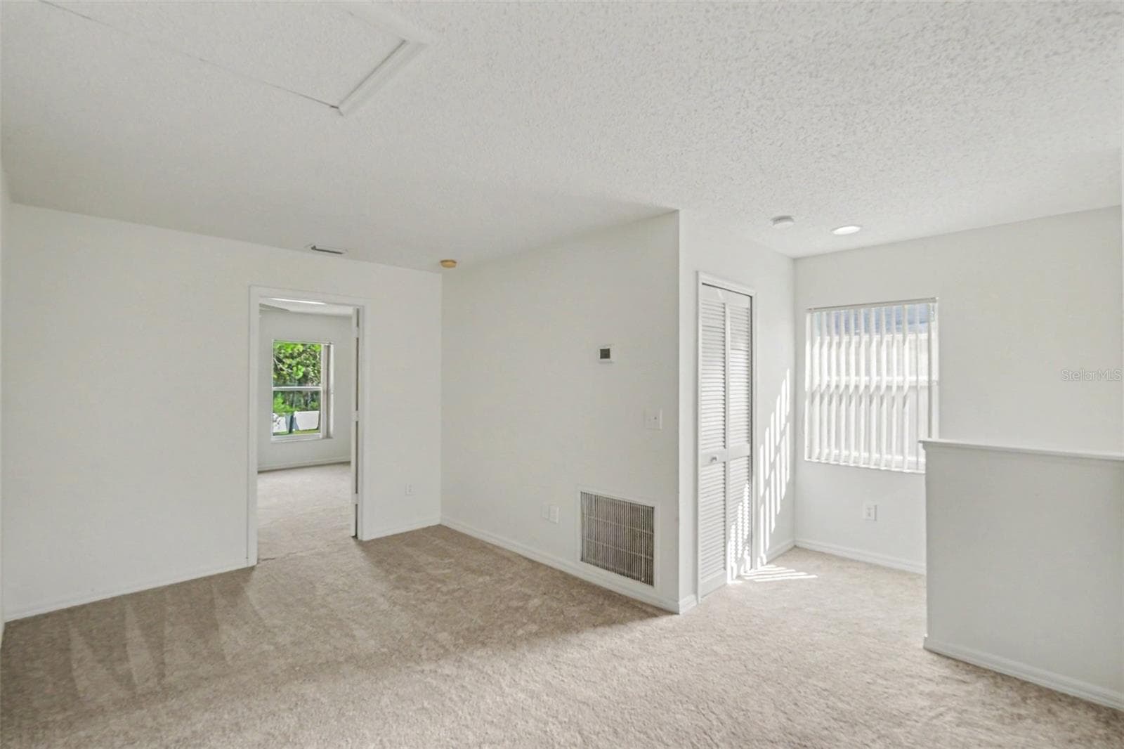 Townhouse at 8419 EDGEWATER PLACE BLVD, TAMPA, photo 20 of 33
