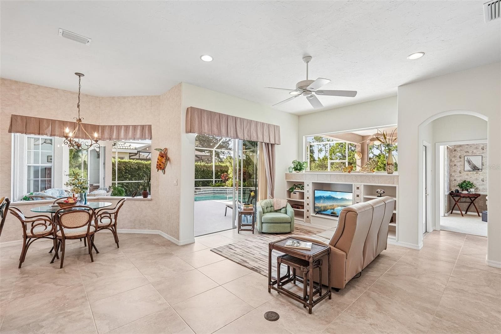 Single Family Residence at 618 WILD PINE WAY, VENICE, photo 8 of 91