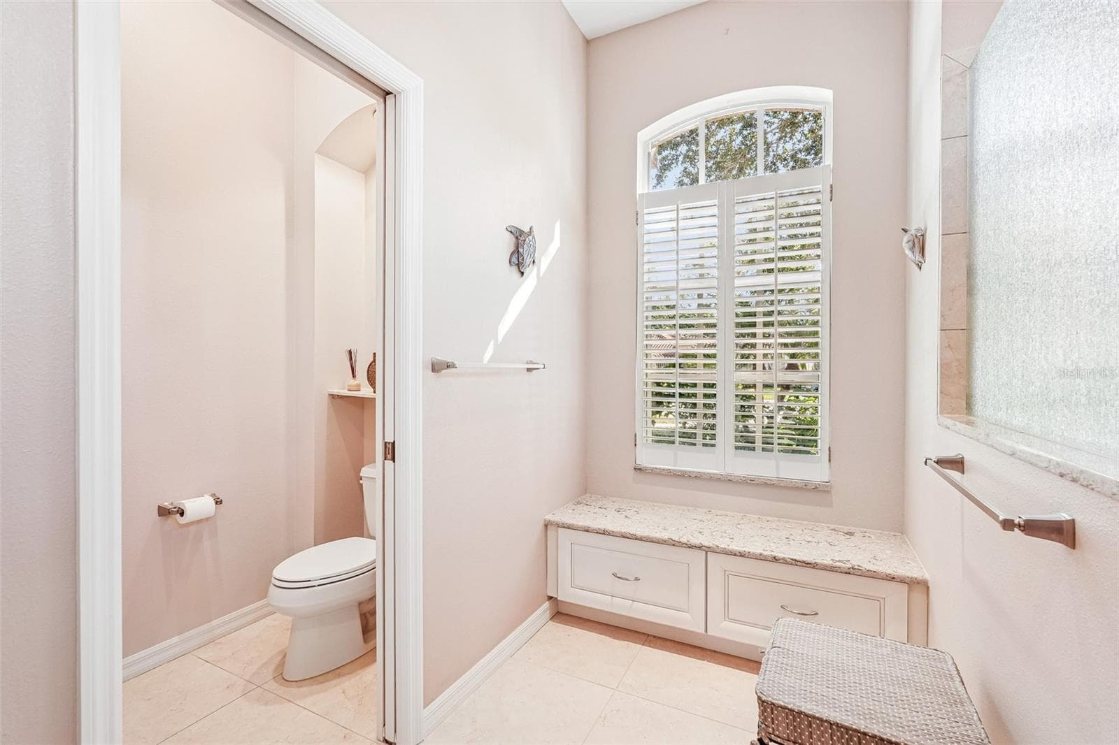 Primary bath features a water closet a seating with storage - 618 WILD PINE WAY, VENICE