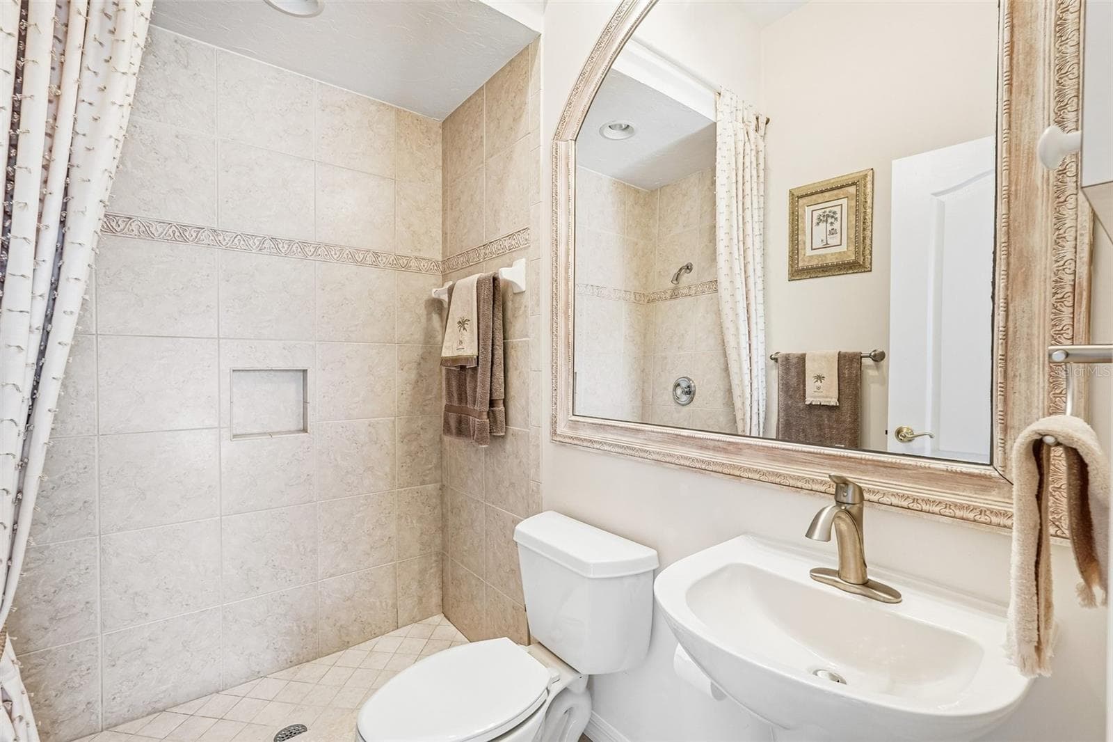 Third bath that doubles as a pool bath - 618 WILD PINE WAY, VENICE