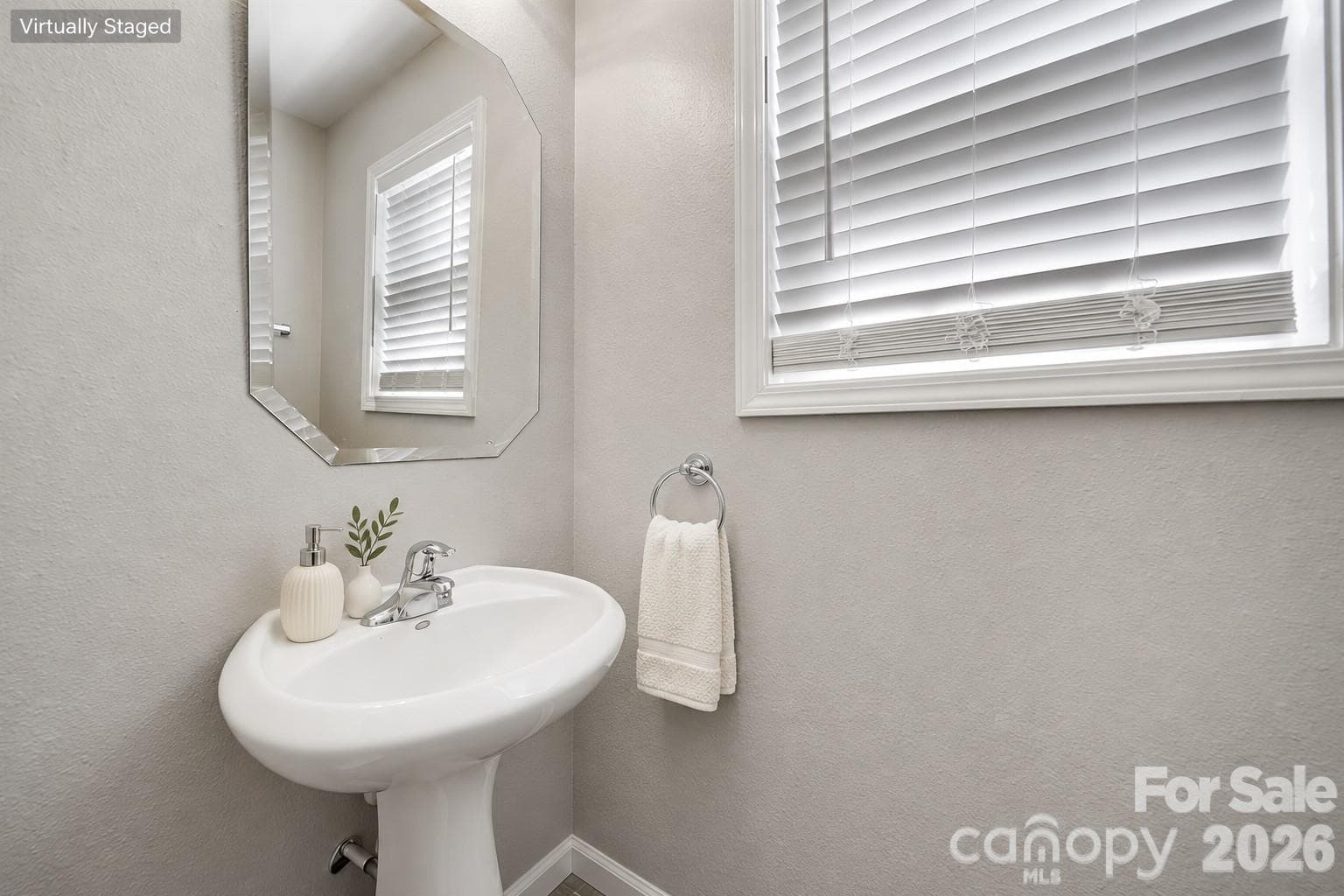 Single Family Residence at 2604 Cochrane Drive, Charlotte, photo 11 of 28