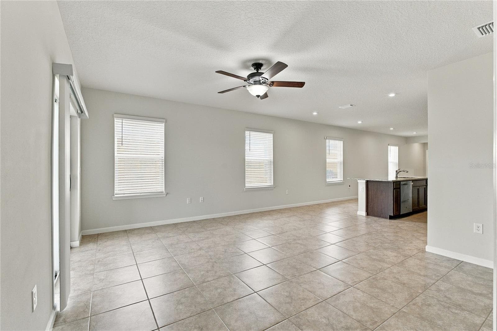 Family Room View from Side - 17973 DAIRY FARM CT, LAND O LAKES