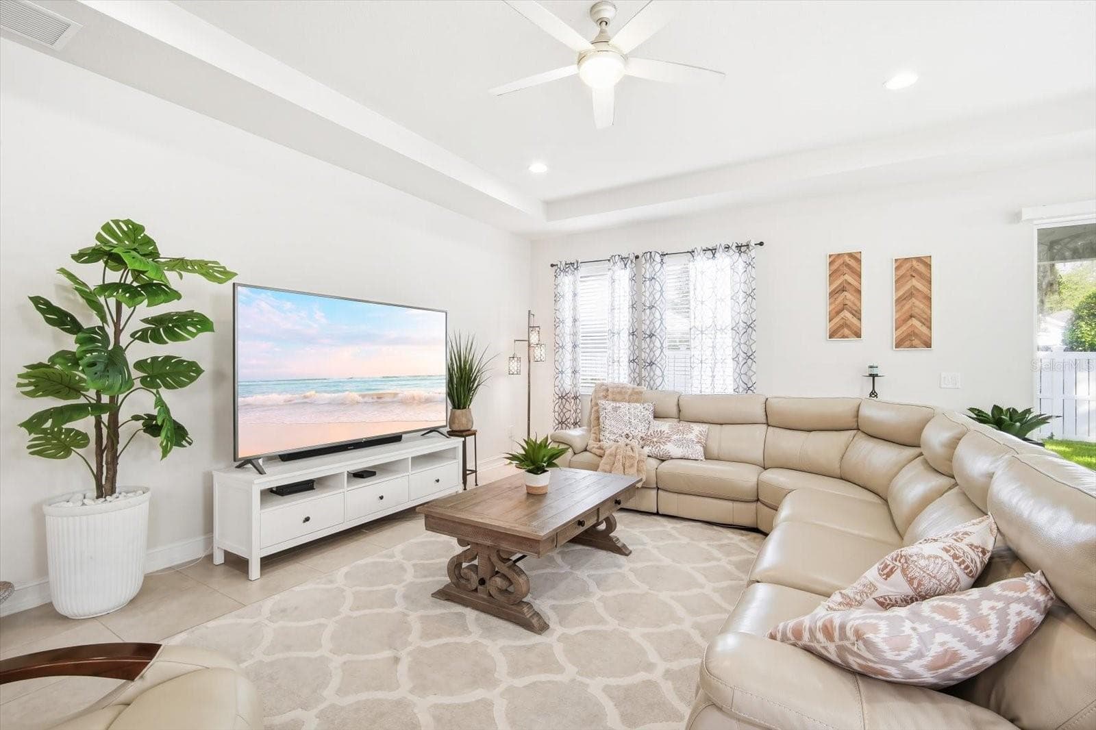Great Room - 13821 FAIRWAY BUNKER DR, TAMPA