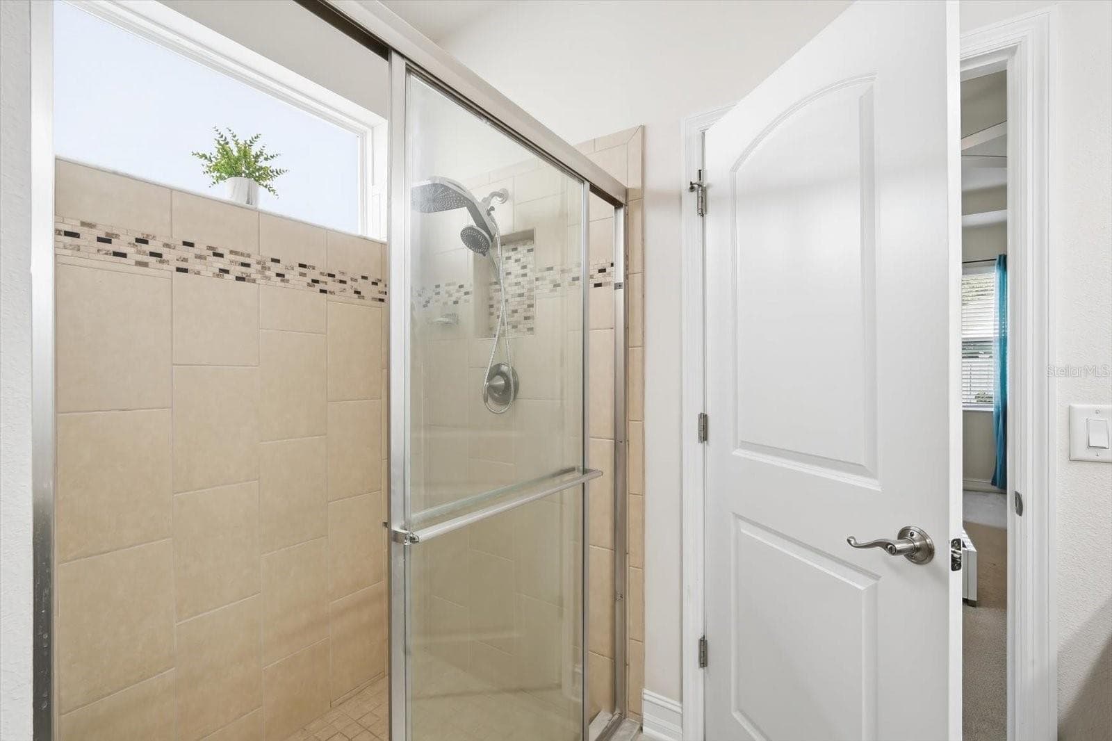 Primary Walk-in Shower - 13821 FAIRWAY BUNKER DR, TAMPA