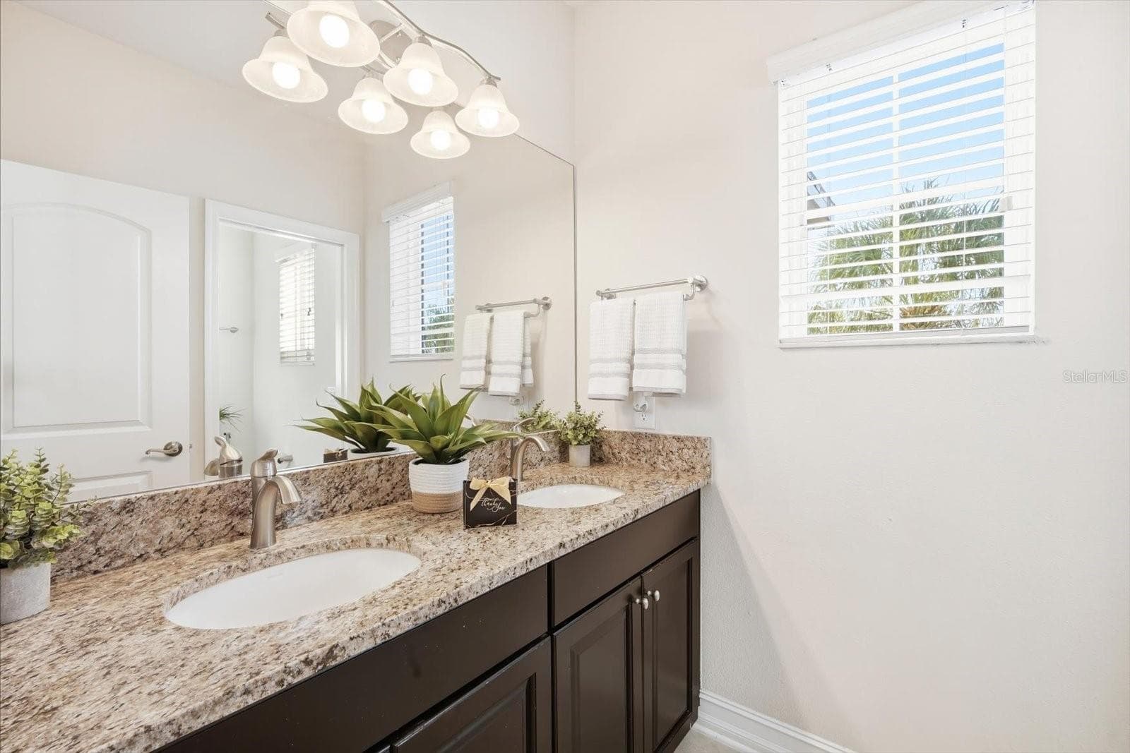 Upstairs: Guest Bathroom w/Dual Sink - 13821 FAIRWAY BUNKER DR, TAMPA