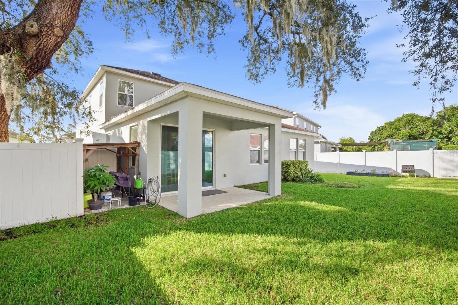 Exterior Spacious Fenced-In Backyard - 13821 FAIRWAY BUNKER DR, TAMPA