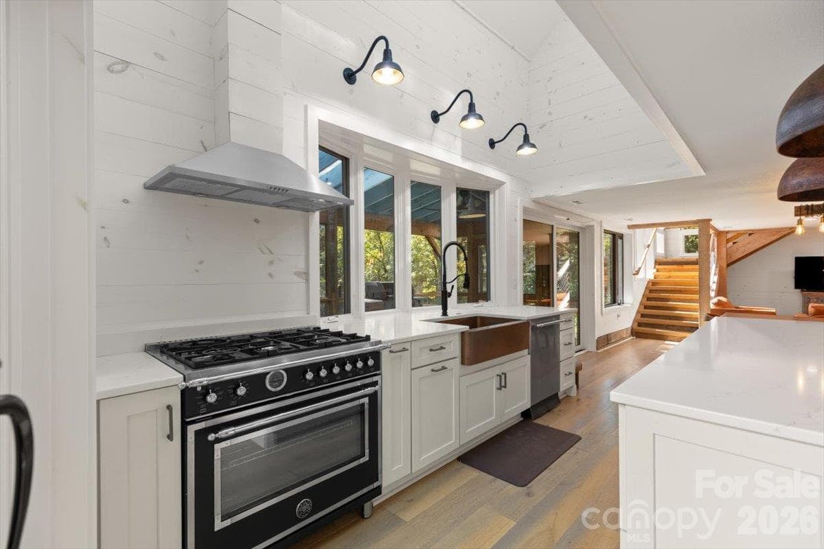 Single Family Residence at 85 Hillcrest Drive, Highlands, photo 18 of 77