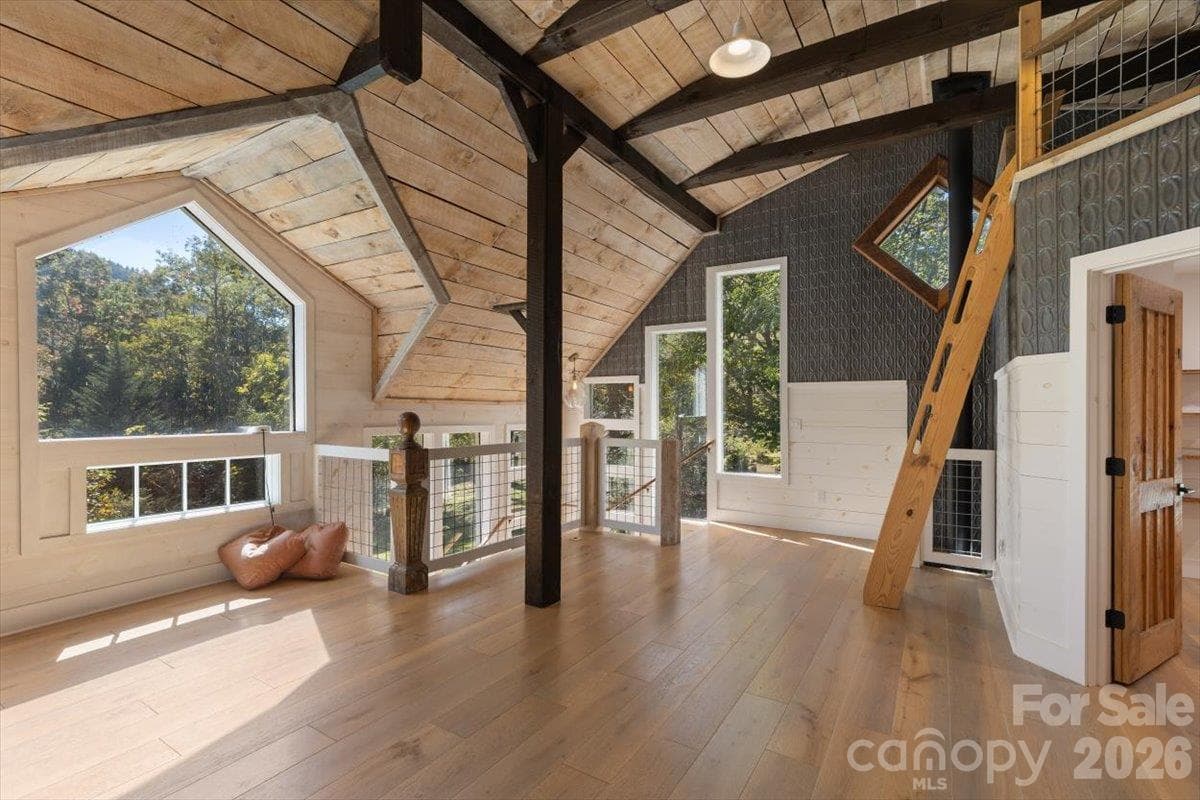 Upper Level Family Room - 85 Hillcrest Drive, Highlands