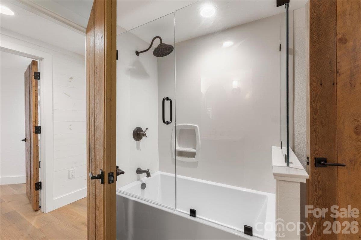 Guest Room Bath on Main - 85 Hillcrest Drive, Highlands