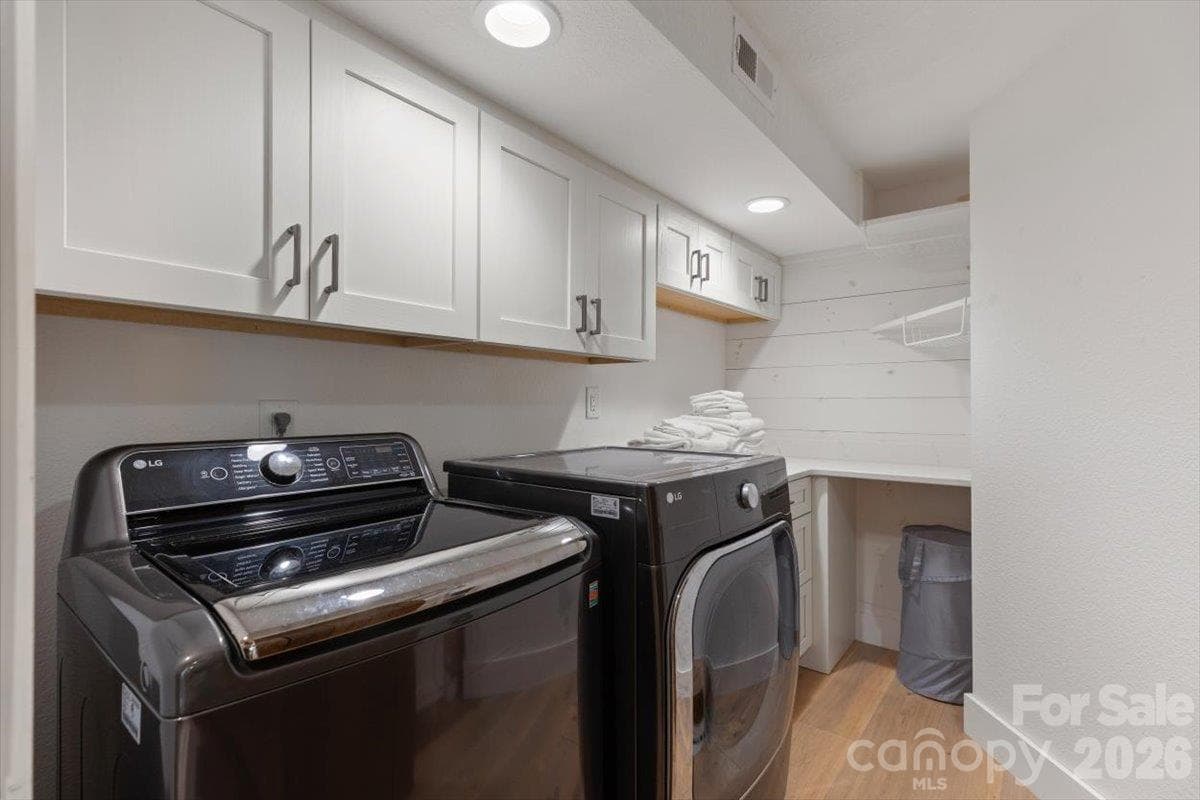 Laundry Room on Main - 85 Hillcrest Drive, Highlands