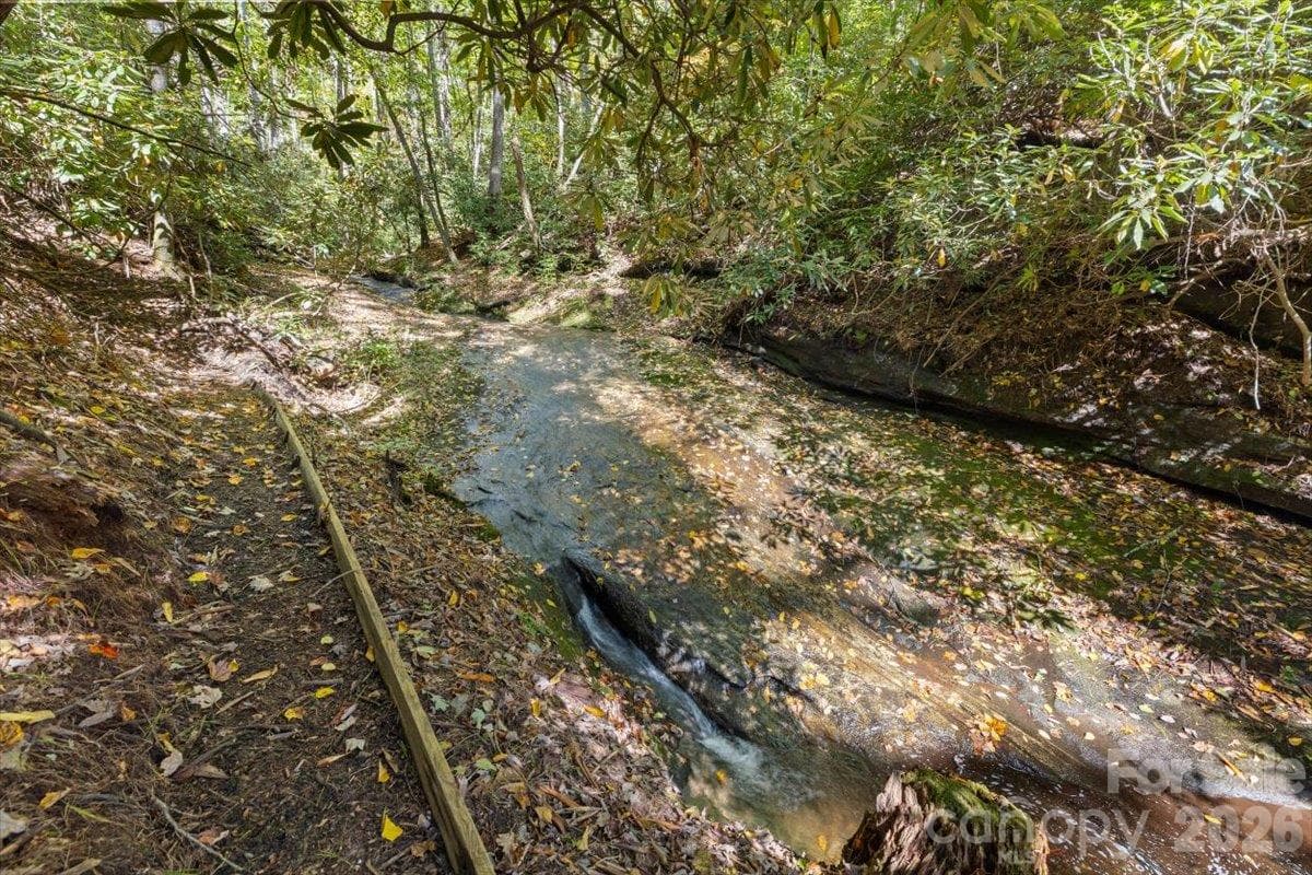 Creek - 85 Hillcrest Drive, Highlands
