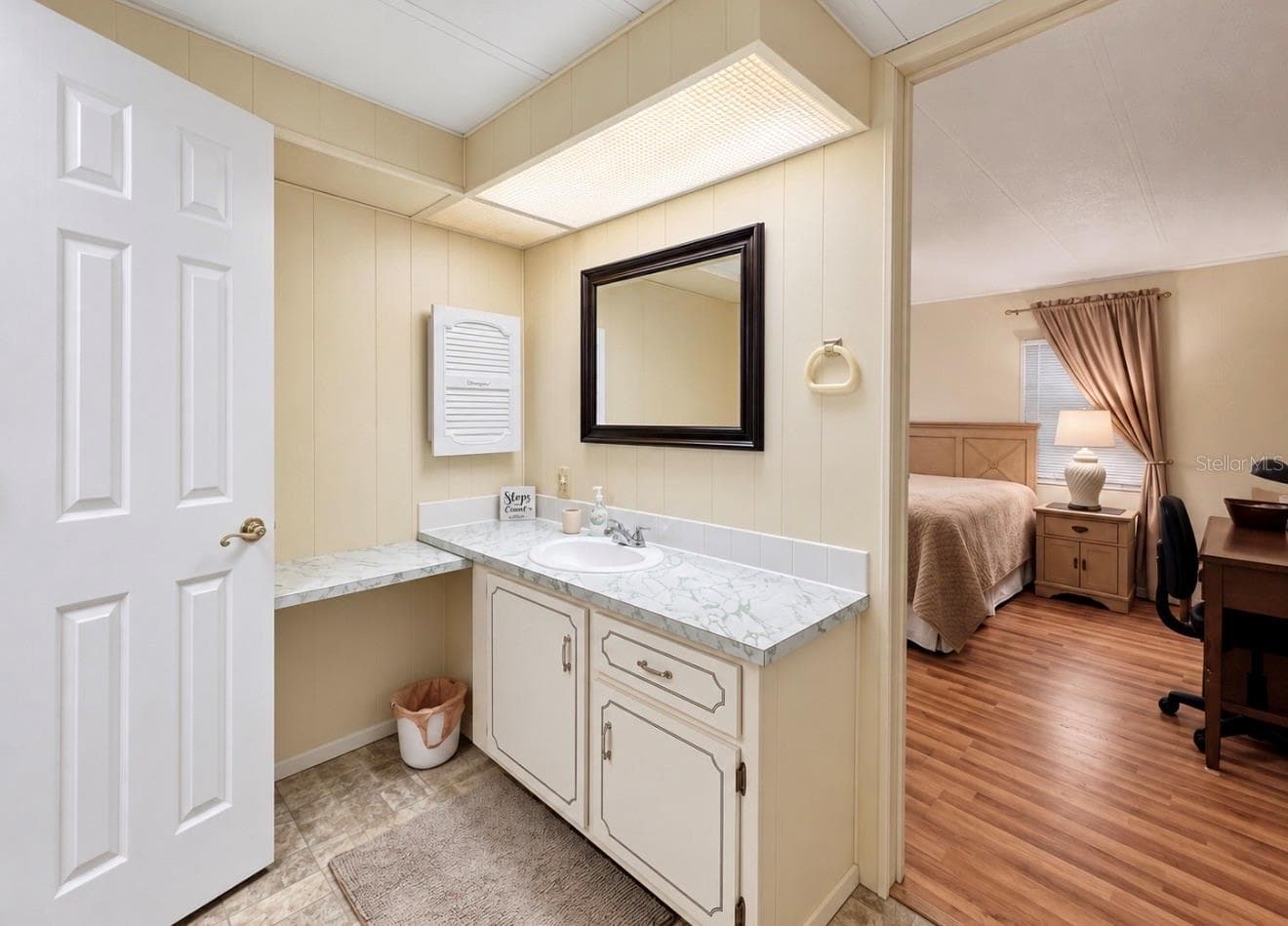 Primary bedroom/vanity - 1100 BELCHER RD S #663, LARGO