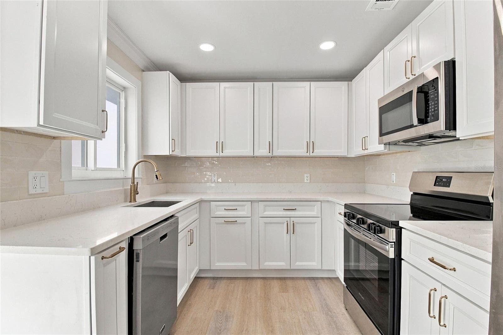 Single Family Residence at 4540 EMERSON AVE S, ST PETERSBURG, photo 9 of 34