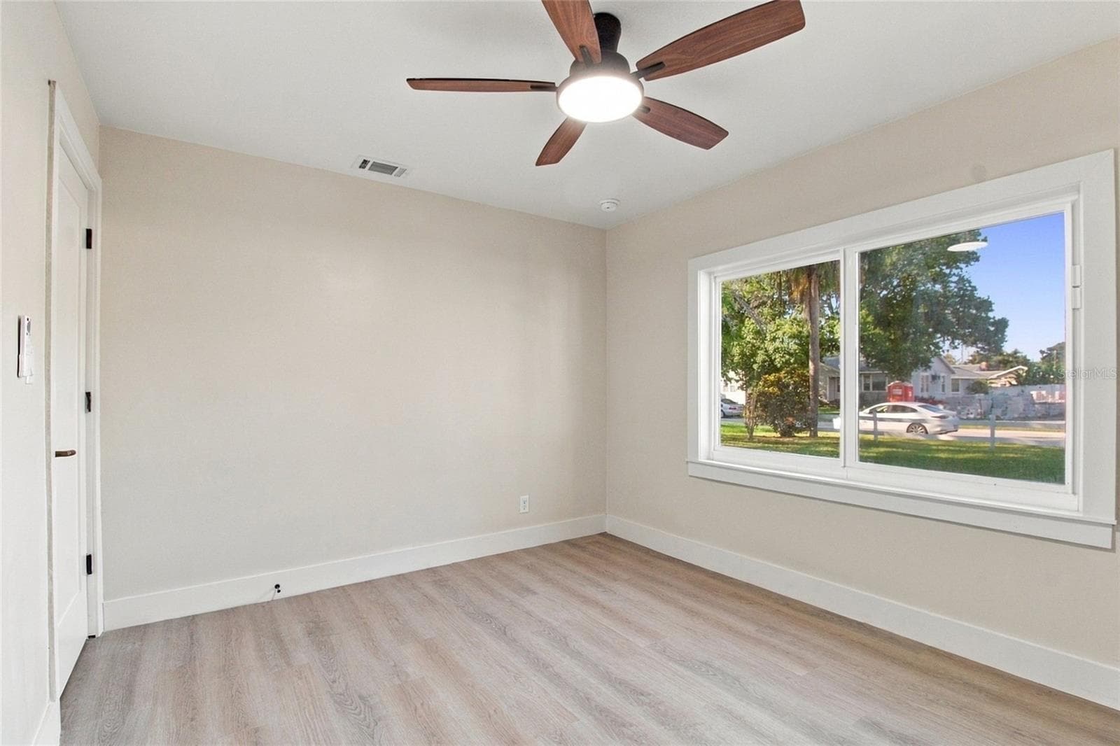 Single Family Residence at 4540 EMERSON AVE S, ST PETERSBURG, photo 19 of 34
