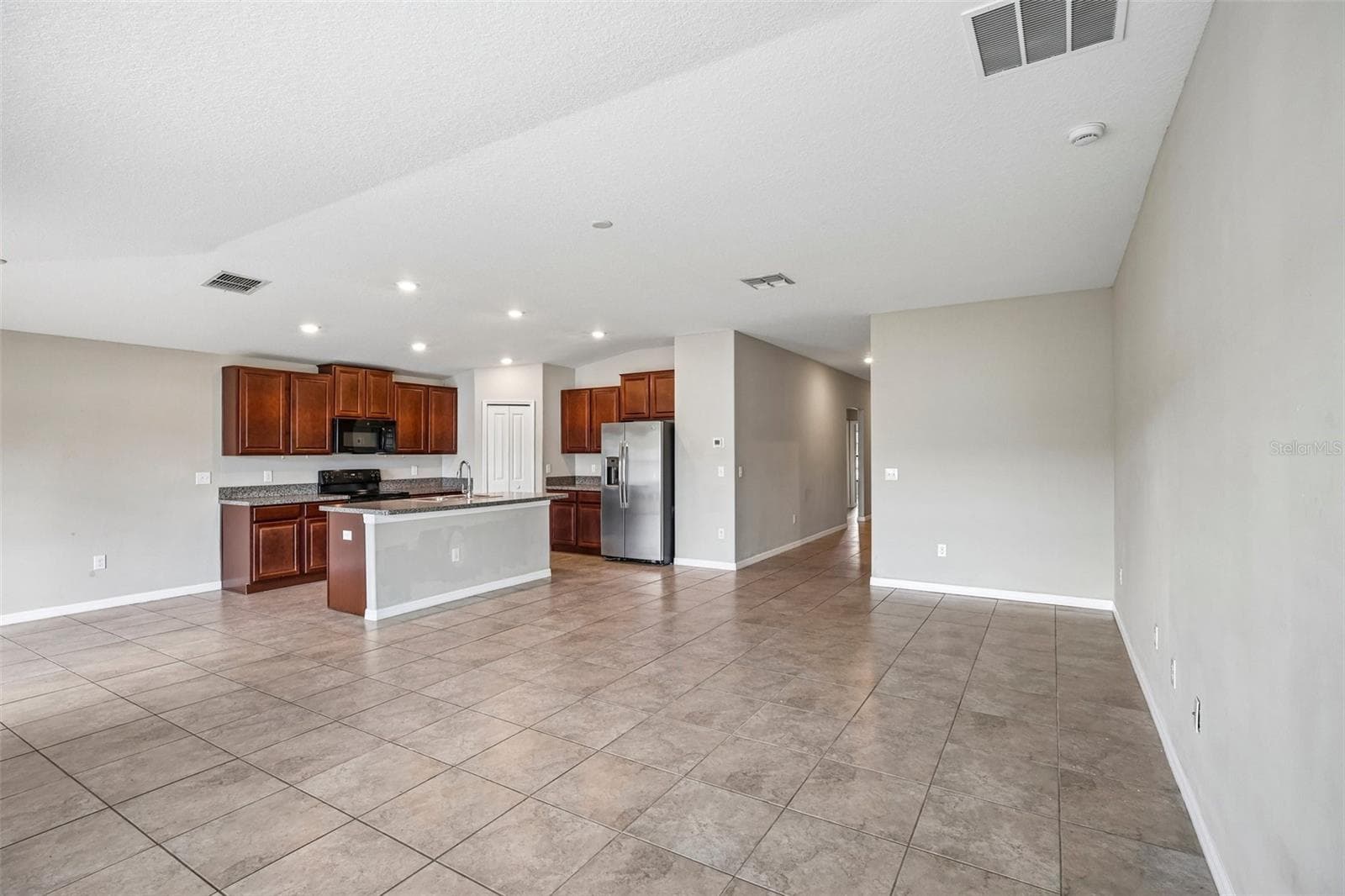 Single Family Residence at 4103 GLOBE THISTLE DR, TAMPA, photo 4 of 42