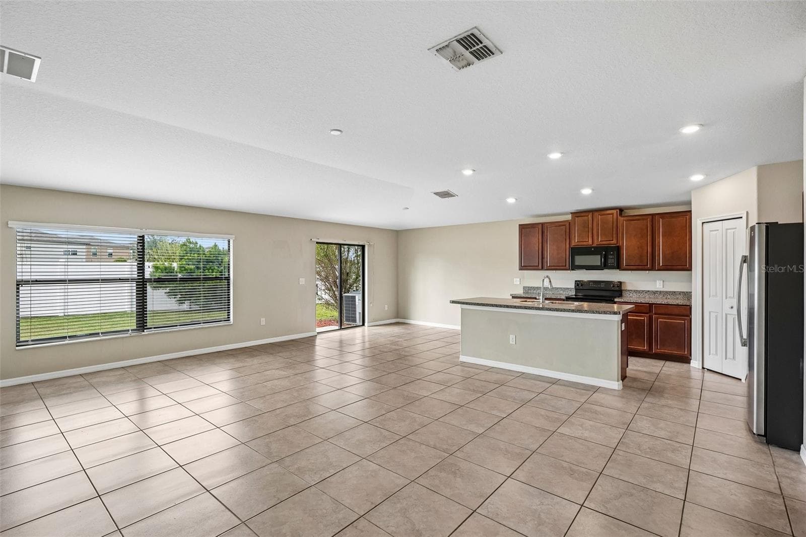 Single Family Residence at 4103 GLOBE THISTLE DR, TAMPA, photo 6 of 42